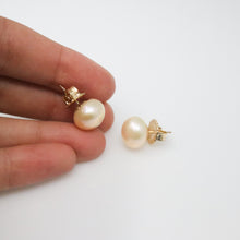 Load image into Gallery viewer, Freshwater Pearl Studs
