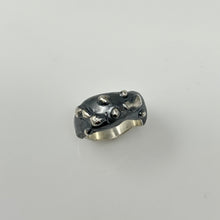 Load image into Gallery viewer, Drop Wavy Ring
