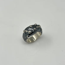 Load image into Gallery viewer, Drop Wavy Ring
