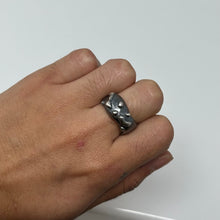 Load image into Gallery viewer, Drop Wavy Ring
