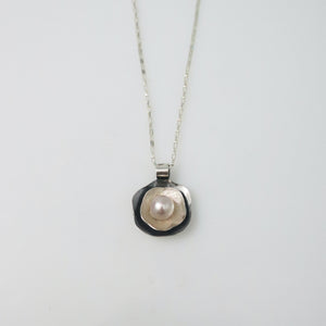 Flower Pearl Necklace