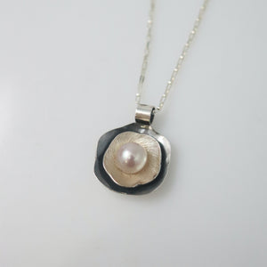 Flower Pearl Necklace