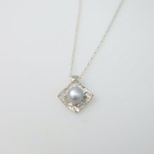 Load image into Gallery viewer, Pearl Diamond Necklace
