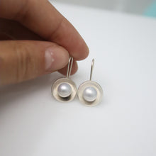 Load image into Gallery viewer, Grey Pearl Earrings
