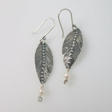 Load image into Gallery viewer, Feather Pearl Earrings
