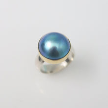 Load image into Gallery viewer, Blue Mabe Pearl Ring
