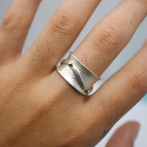 Wave Spinner Ring