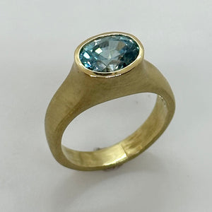 BLUE ZIRCON RING 18K GOLD