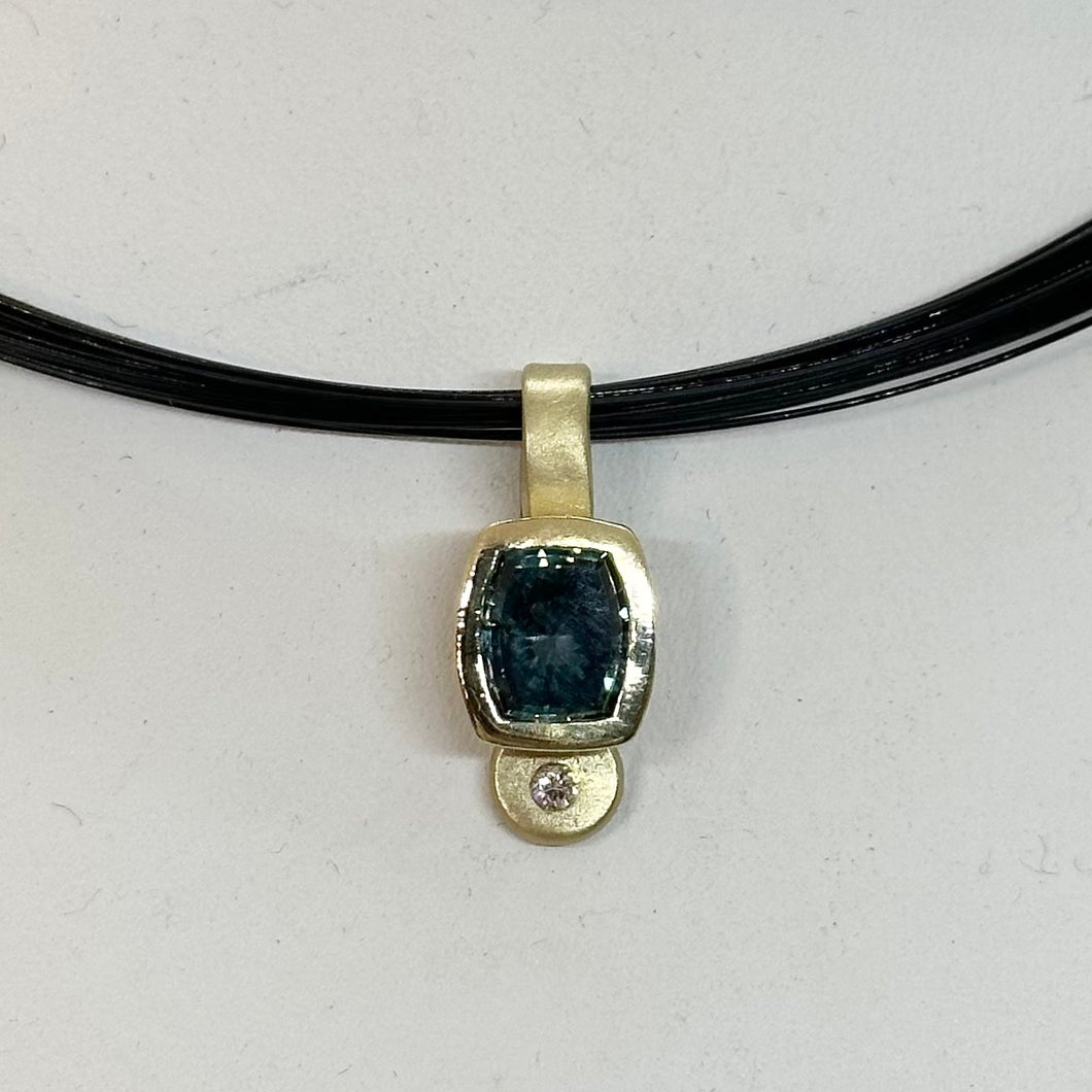 BLUE SAPPHIRE AND DIAMOND NECKLACE 18K GOLD