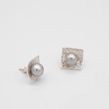 Load image into Gallery viewer, SQUARE EARRINGS WITH GREY PEARL
