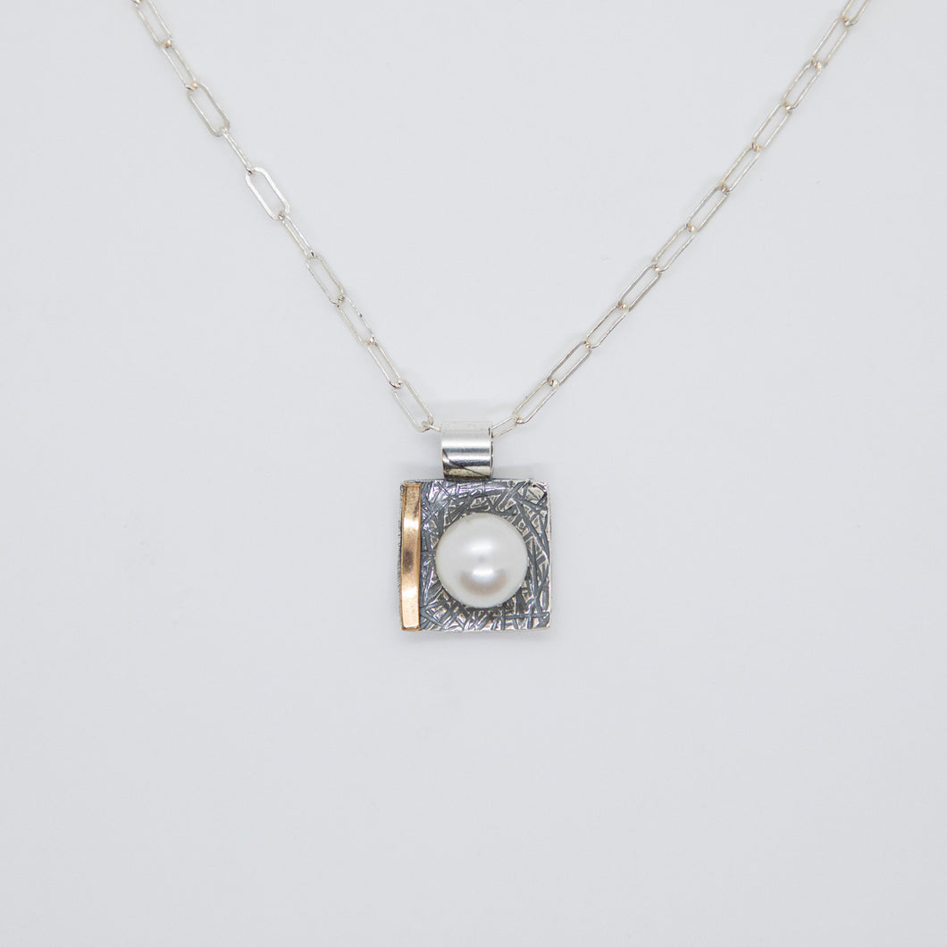 SQUARE PENDANT WITH 14KGF AND FRESHWATER PEARL