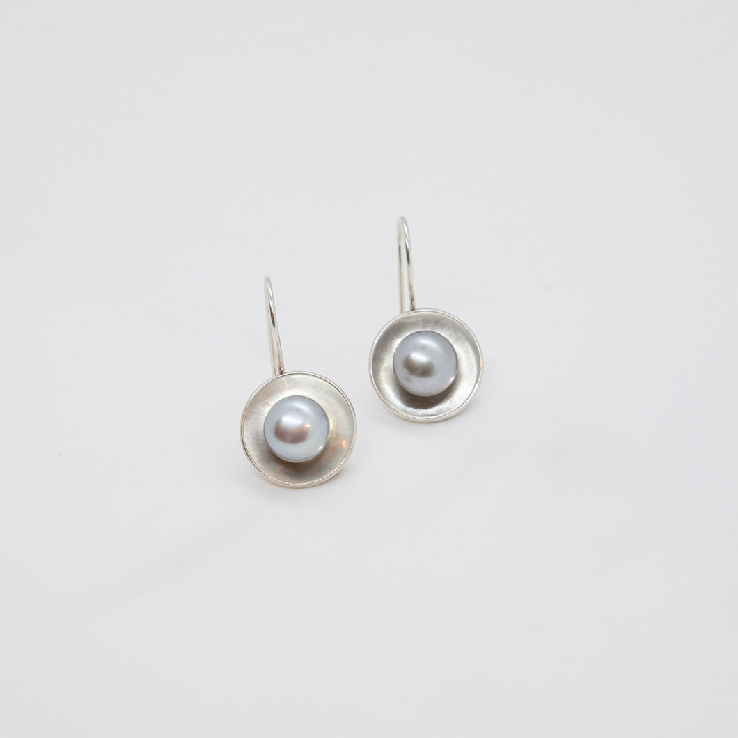 CUP EARRINGS WITH PEARLS
