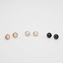 Load image into Gallery viewer, CUP PEARL EARRINGS ON POSTS
