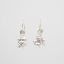 Load image into Gallery viewer, SPIRAL EARRINGS WITH GREY FRESHWATER PEARLS
