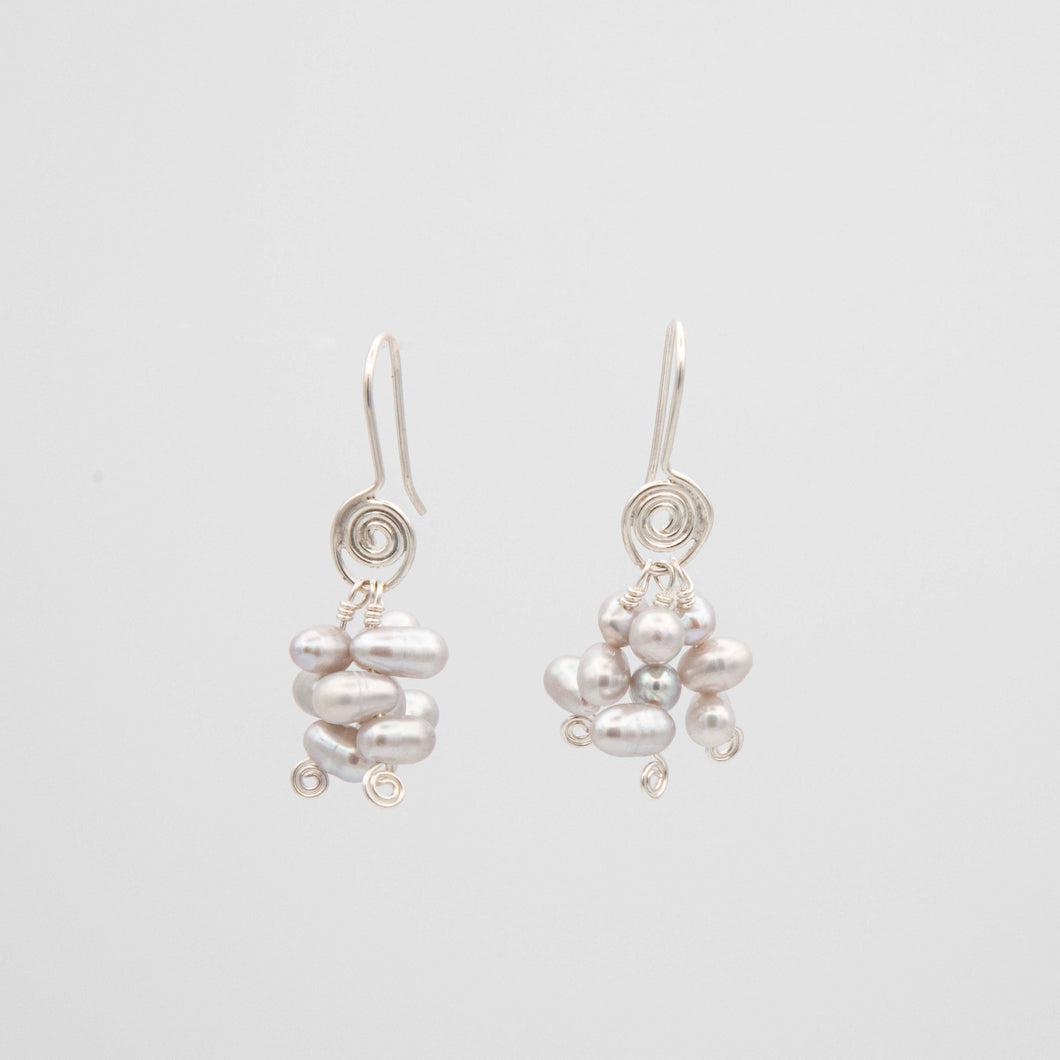 SPIRAL EARRINGS WITH GREY FRESHWATER PEARLS
