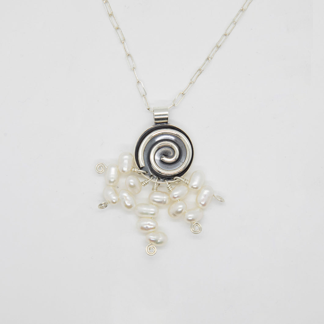 SPIRAL PENDANT WITH FRESHWATER PEARLS